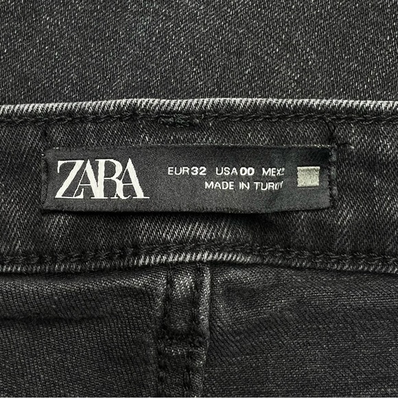 Zara Women Size 00 Black Raw Hem Ankle Denim Jeans Straight Leg Modern Casual - Picture 3 of 10
